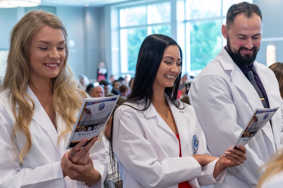 pharmacy-school-graduation-at-neomed